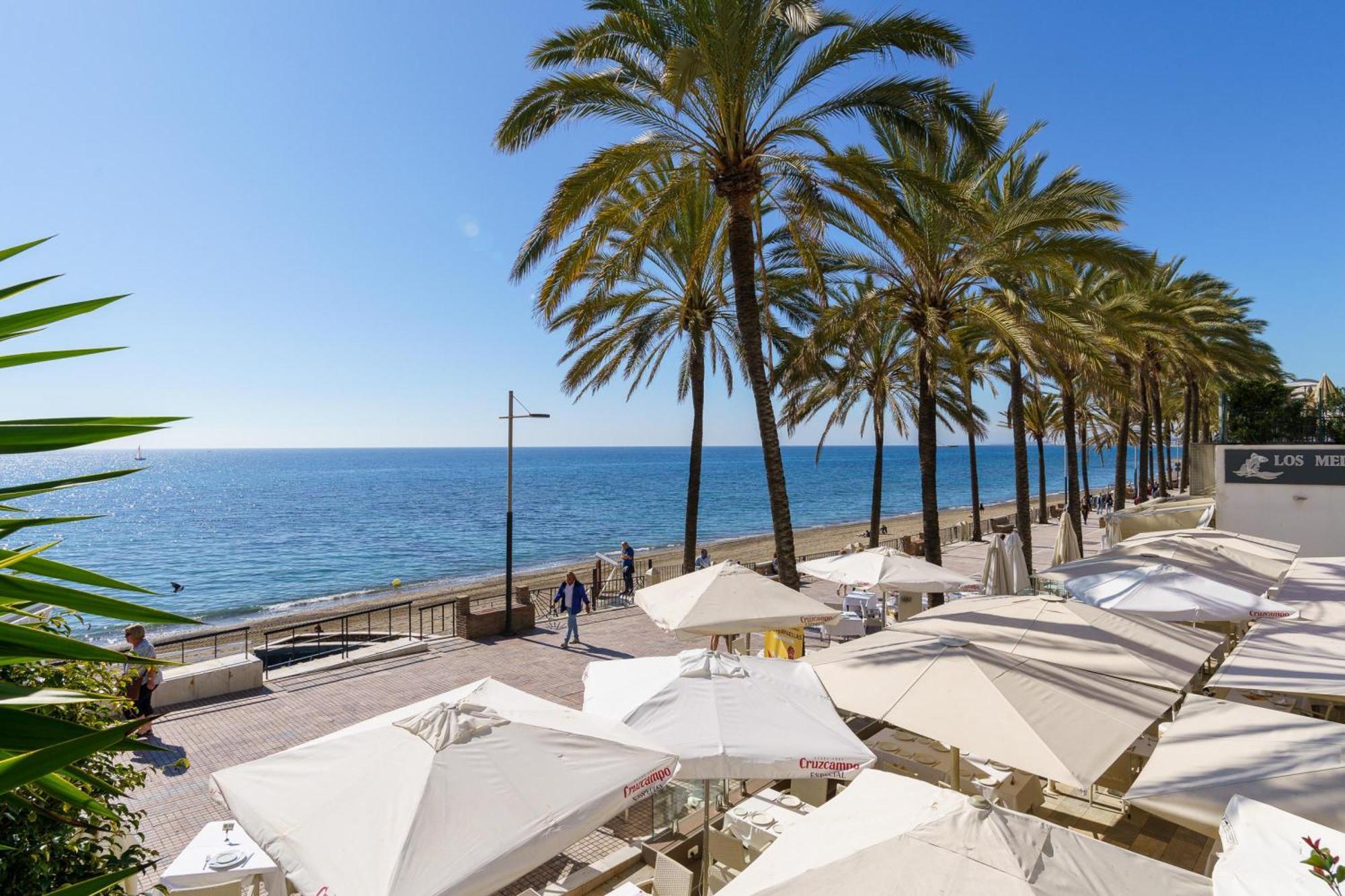 Playa With Pool &100m From Sea - Happy Apartemen Marbella